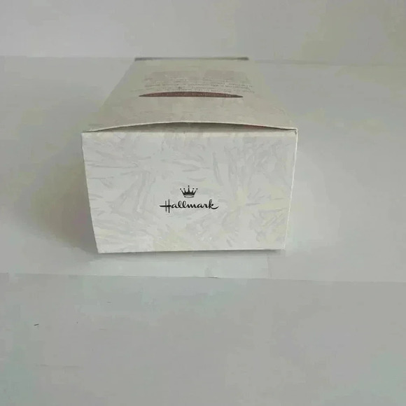 Hallmark Keepsake Ornament Barbie - Picture 7 of 13